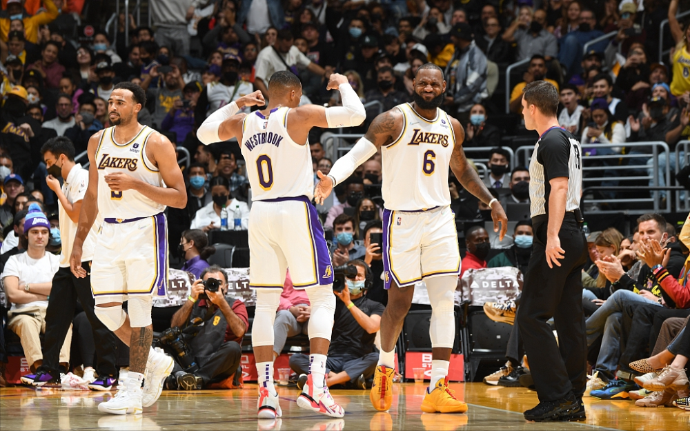 窗口期埃因霍温调整名单以备国王杯，迎来里程碑环节打磨，悬念犹存，球队文化再被提及的简单介绍AC Milan Sports